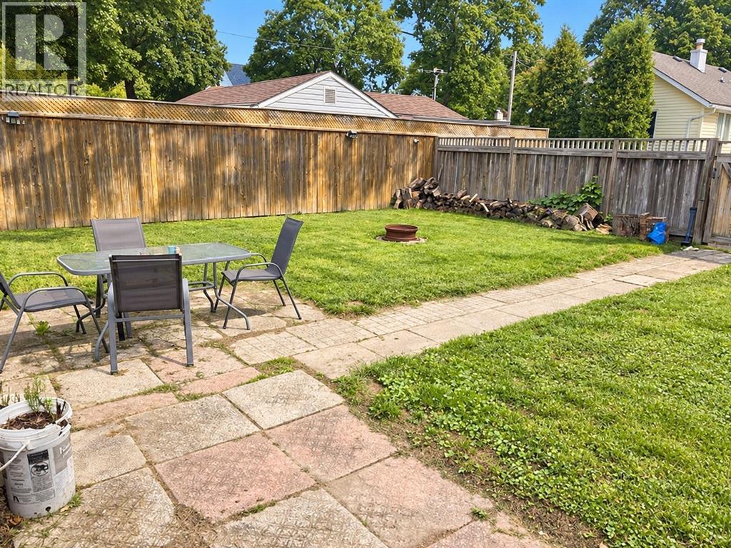 404 Russell Street South Property Photo 2