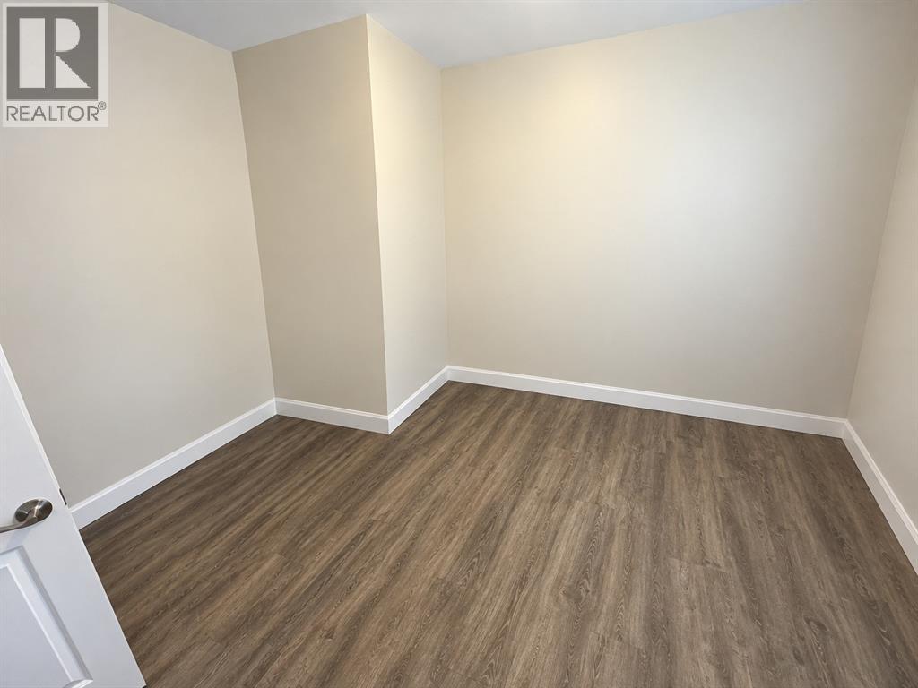 404 Russell Street South Property Photo 11