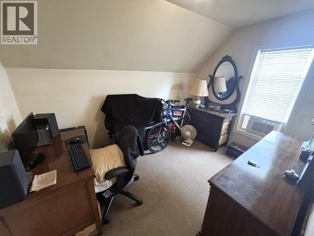404 Russell Street South Property Photo 13