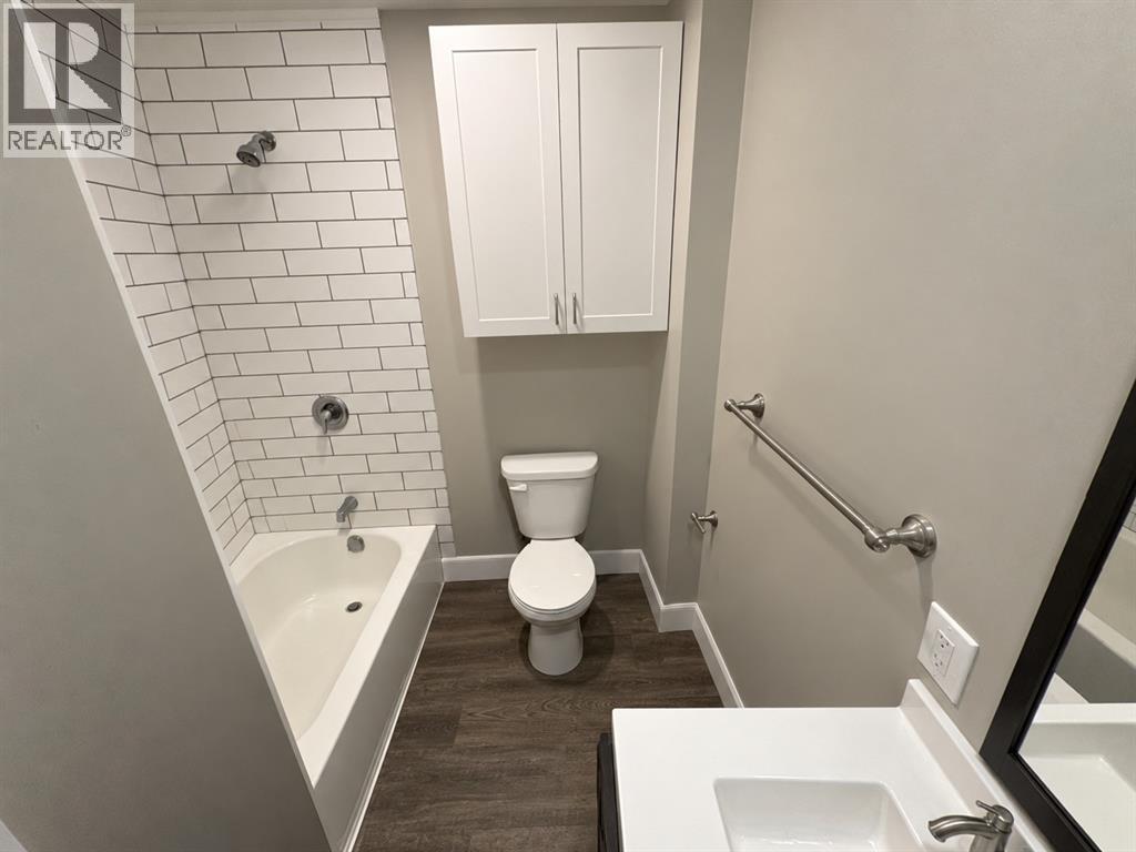 404 Russell Street South Property Photo 24