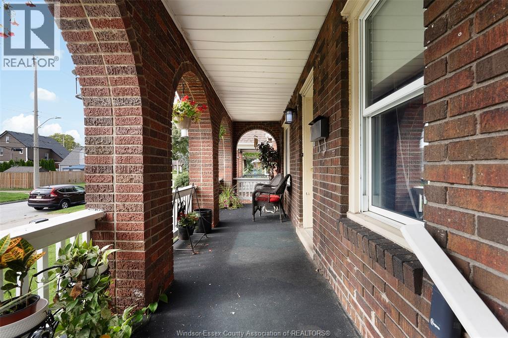 2322 Byng Road Property Photo 6