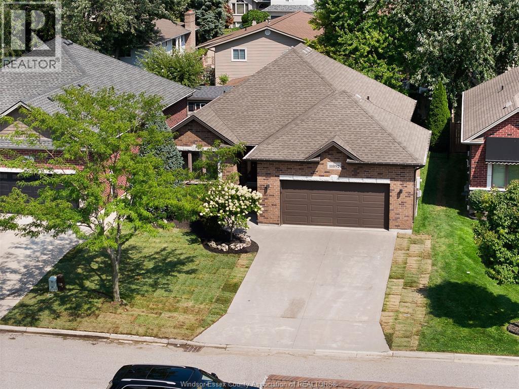 11892 Boulder Crescent Property Photo 1