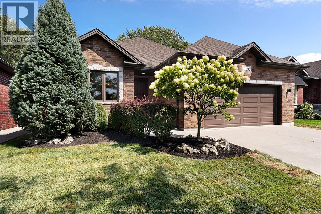 11892 Boulder Crescent Property Photo 2