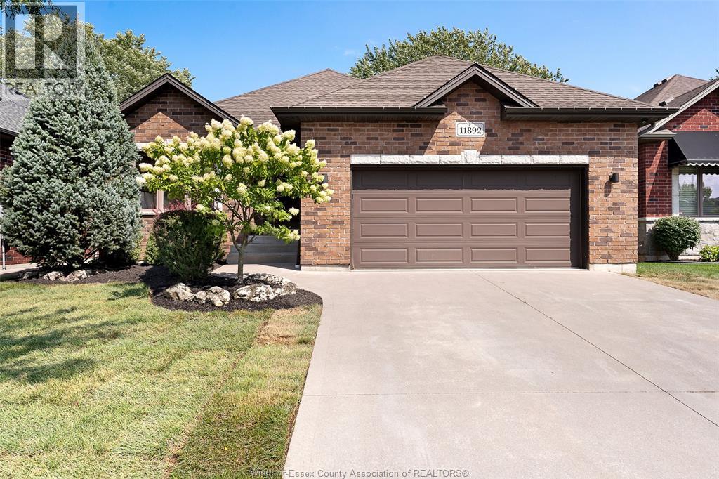 11892 Boulder Crescent Property Photo 3
