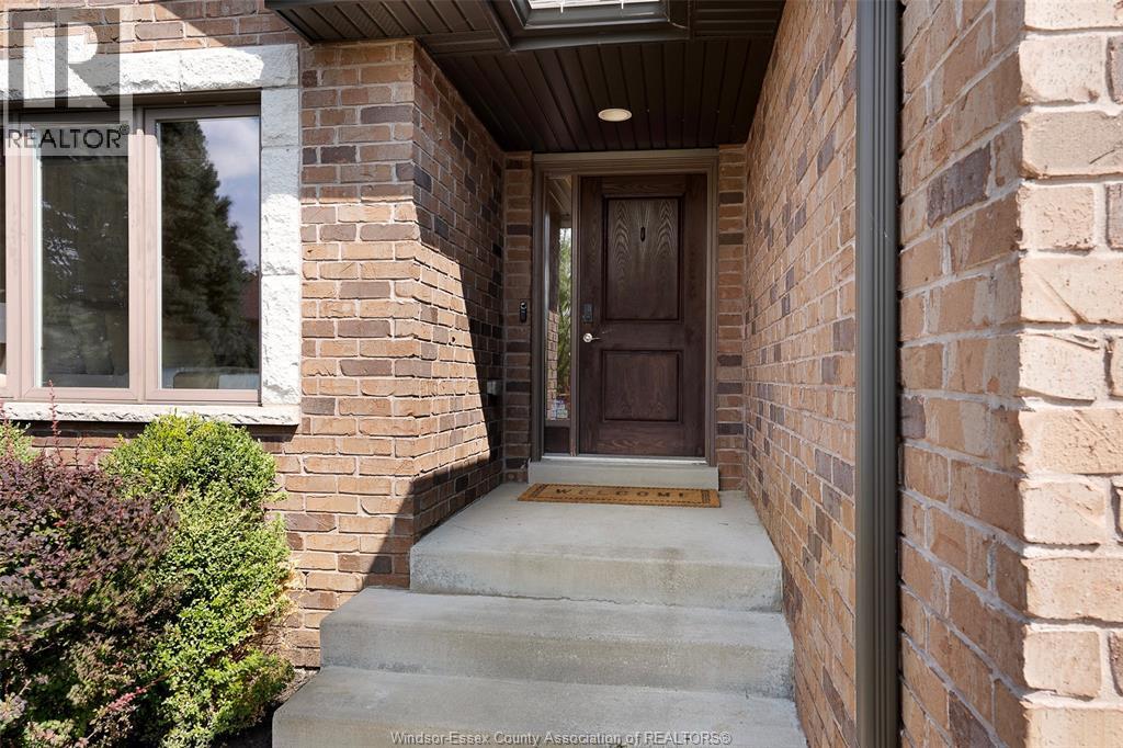 11892 Boulder Crescent Property Photo 4
