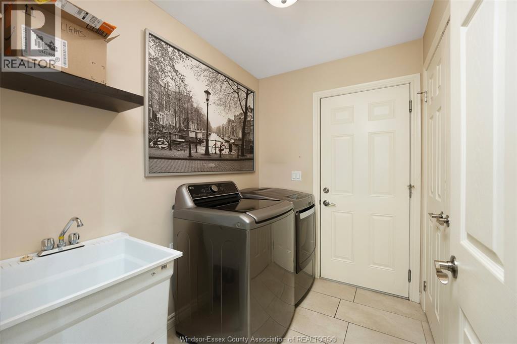 11892 Boulder Crescent Property Photo 18