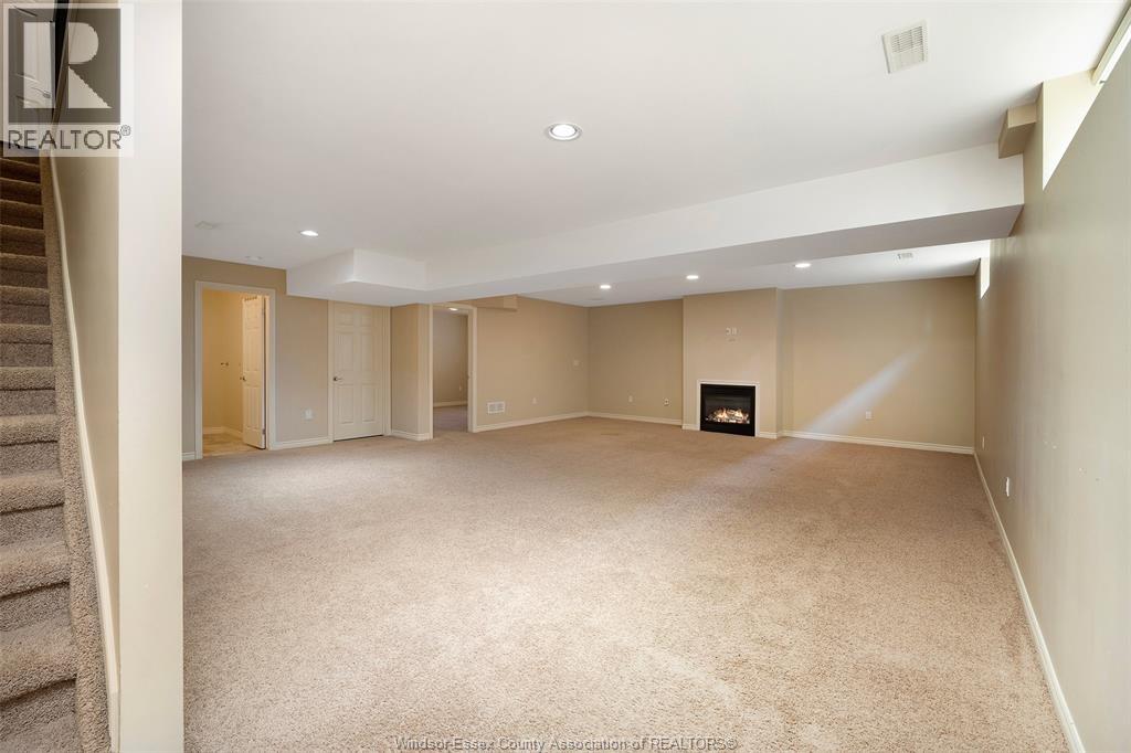 11892 Boulder Crescent Property Photo 20