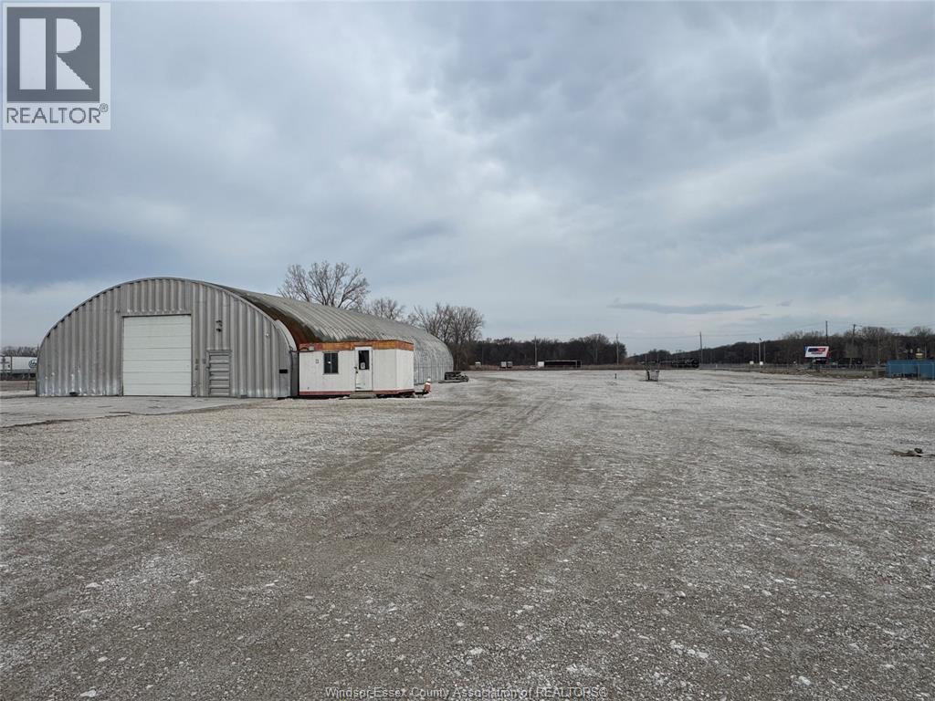 730 Sprucewood Property Photo 3