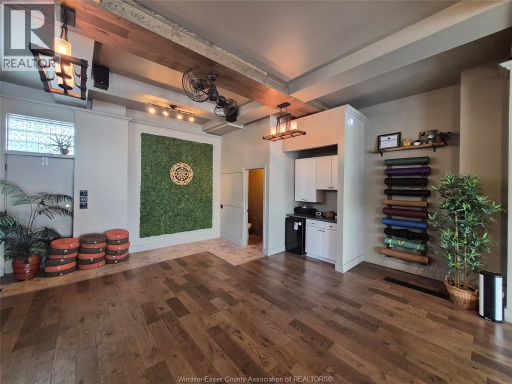 1603-1611 University Avenue West Property Photo 6
