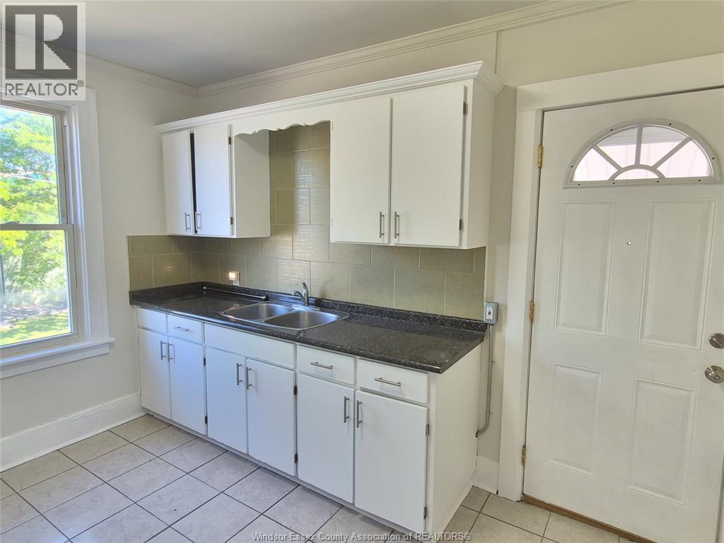 1603-1611 University Avenue West Property Photo 12