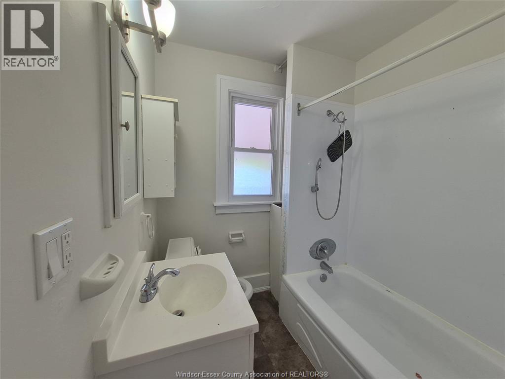1603-1611 University Avenue West Property Photo 15