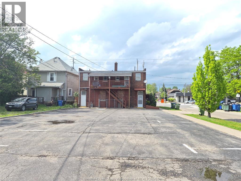 1603-1611 University Avenue West Property Photo 16