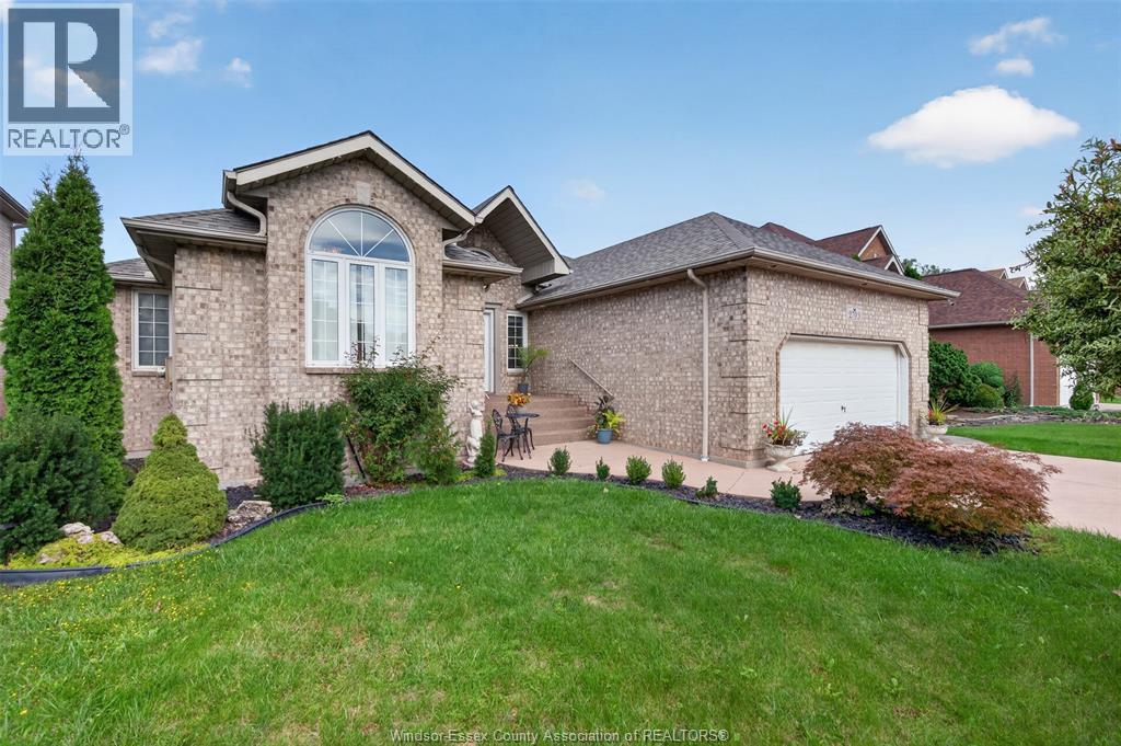 2703 LOMBARDY CRES Property Photo 1