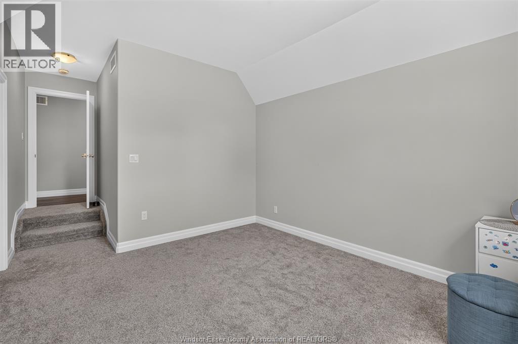 353 Benjamin Property Photo 35