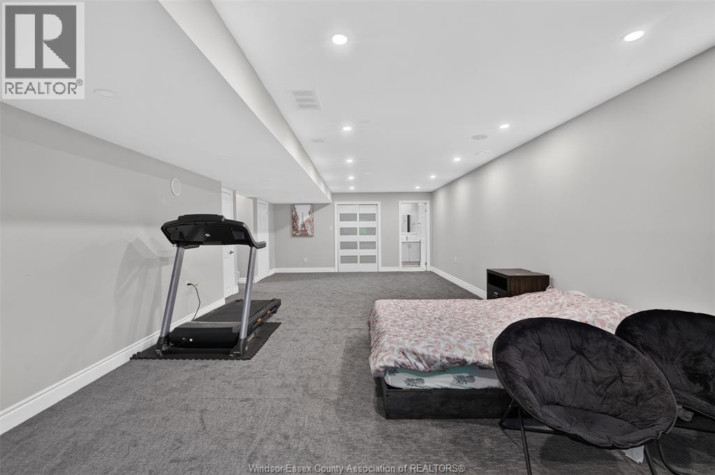 353 Benjamin Property Photo 40