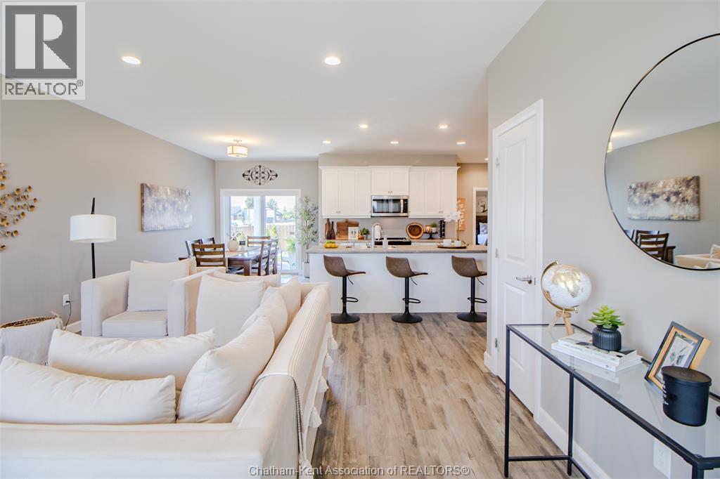 124 Grassland Grove Property Photo 4