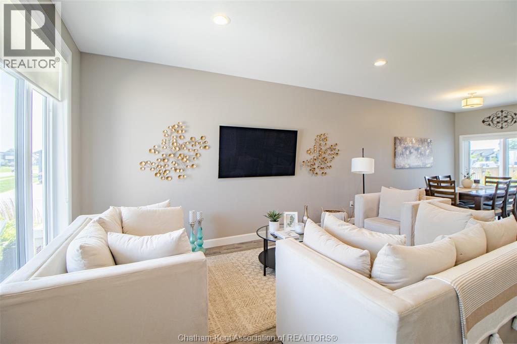 124 Grassland Grove Property Photo 5