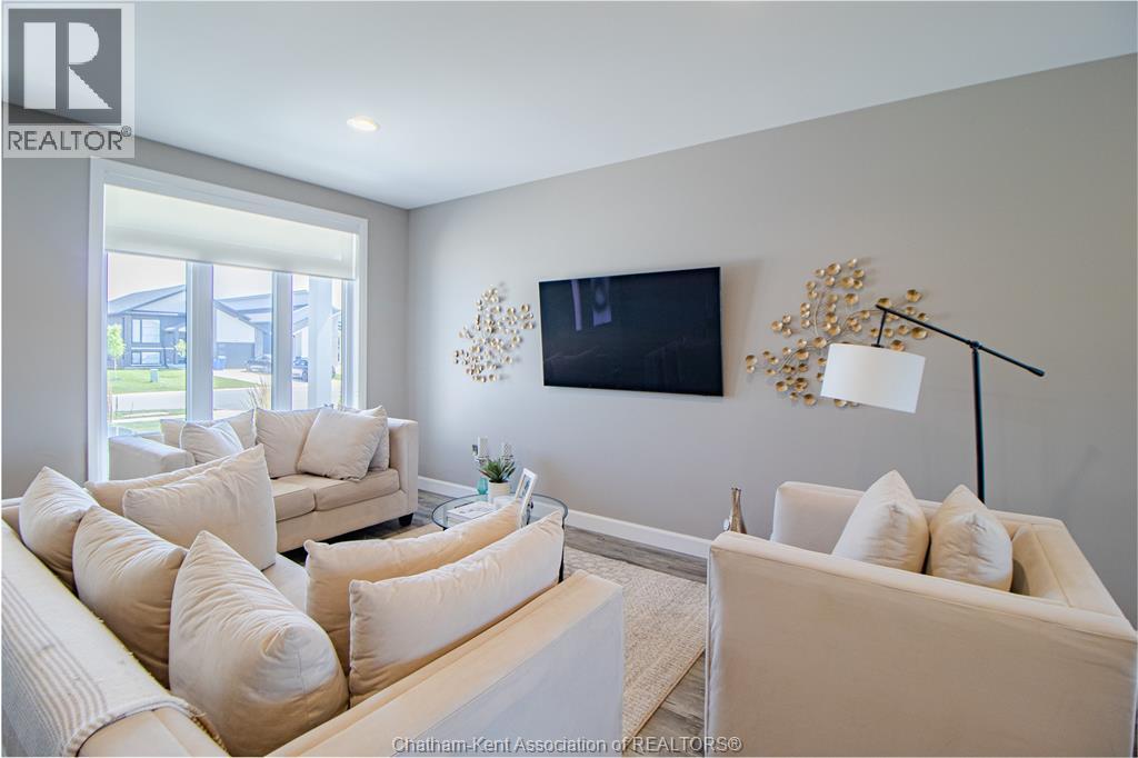 124 Grassland Grove Property Photo 6