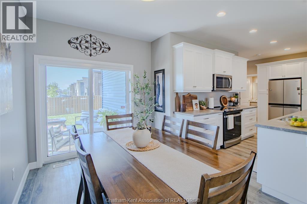 124 Grassland Grove Property Photo 8