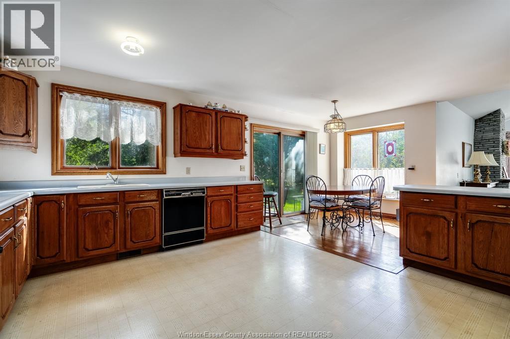 936 Twin Gables Drive Property Photo 16