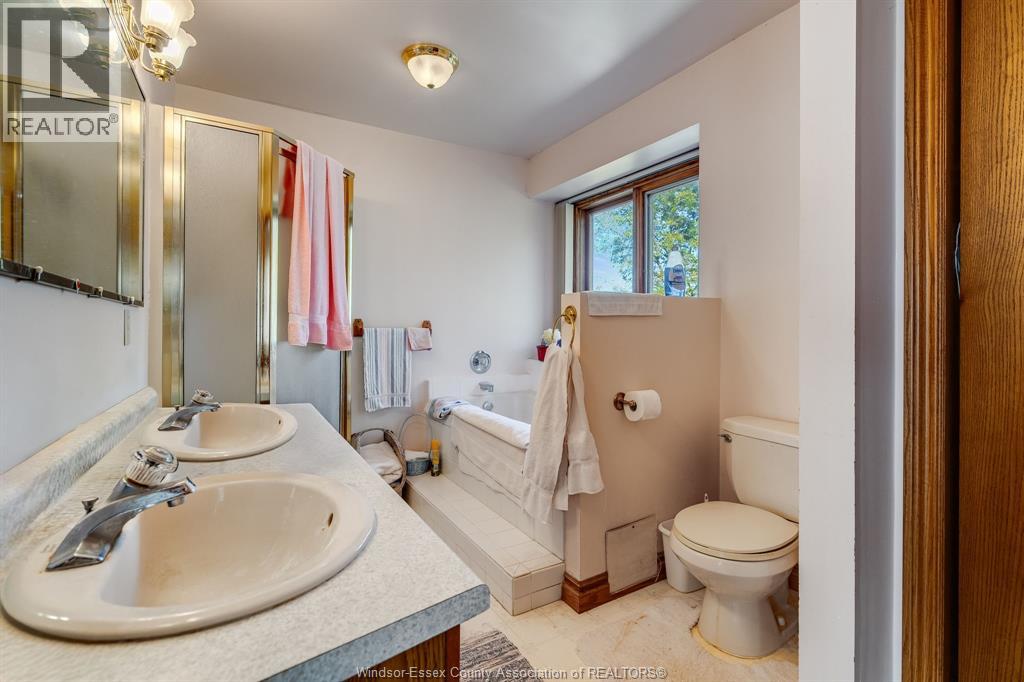 936 Twin Gables Drive Property Photo 33