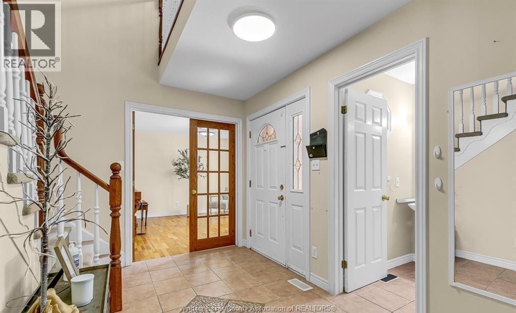 898 Hacienda Court Property Photo 7