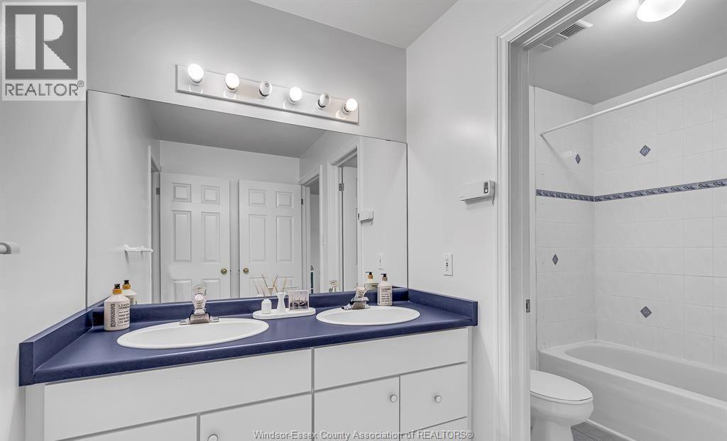 898 Hacienda Court Property Photo 25