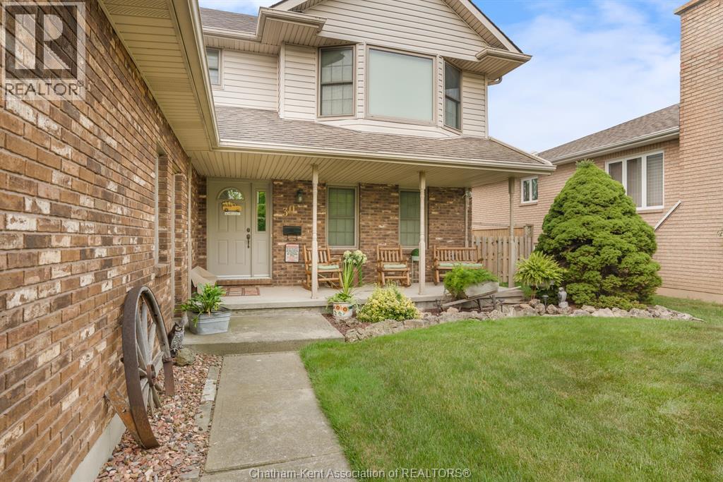 30 Orangewood Boulevard Property Photo 3