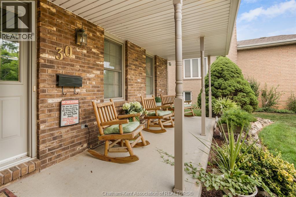 30 Orangewood Boulevard Property Photo 4