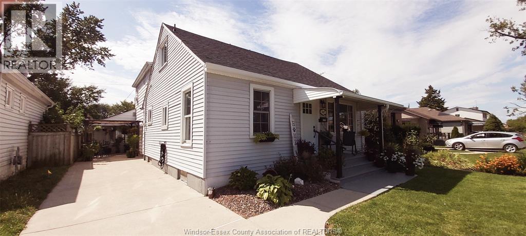 1047 ESDRAS AVENUE Property Photo 1