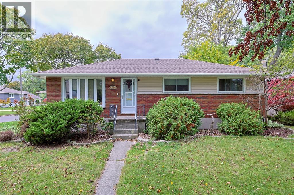 880 Champlain Road Property Photo 1