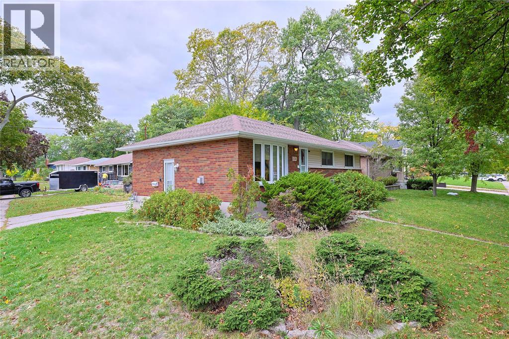 880 Champlain Road Property Photo 2