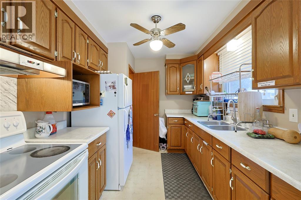 880 Champlain Road Property Photo 8