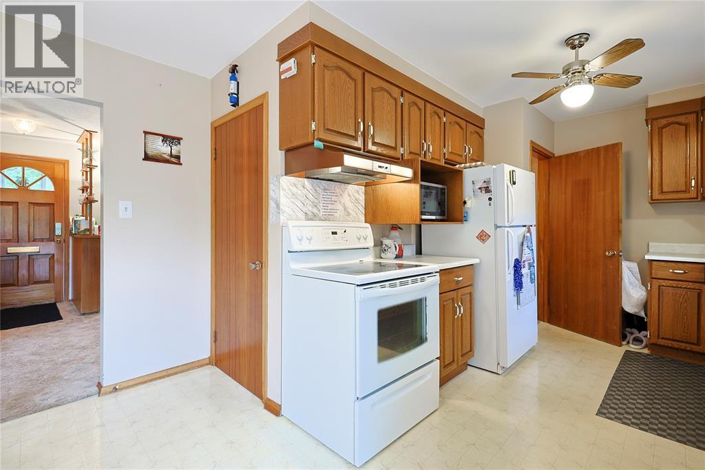 880 Champlain Road Property Photo 10