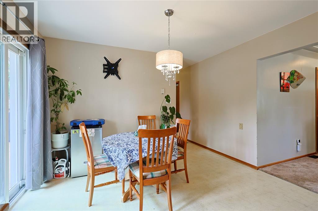 880 Champlain Road Property Photo 11
