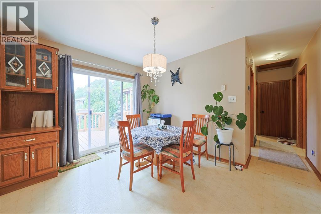 880 Champlain Road Property Photo 12