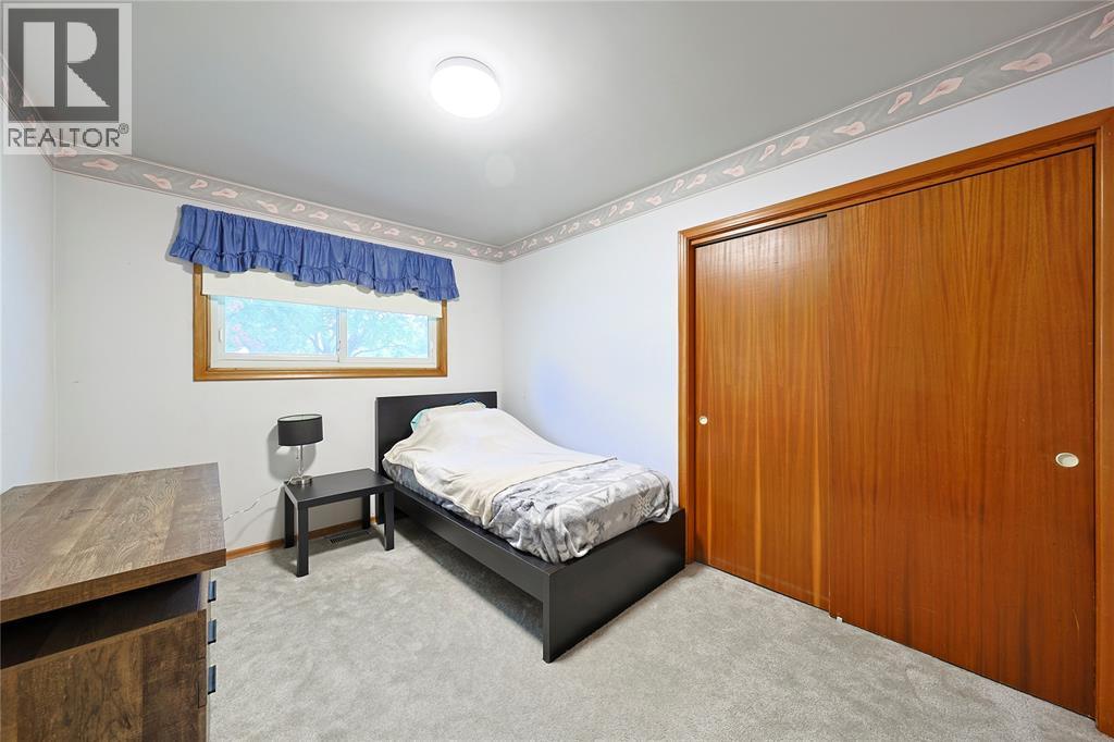 880 Champlain Road Property Photo 15