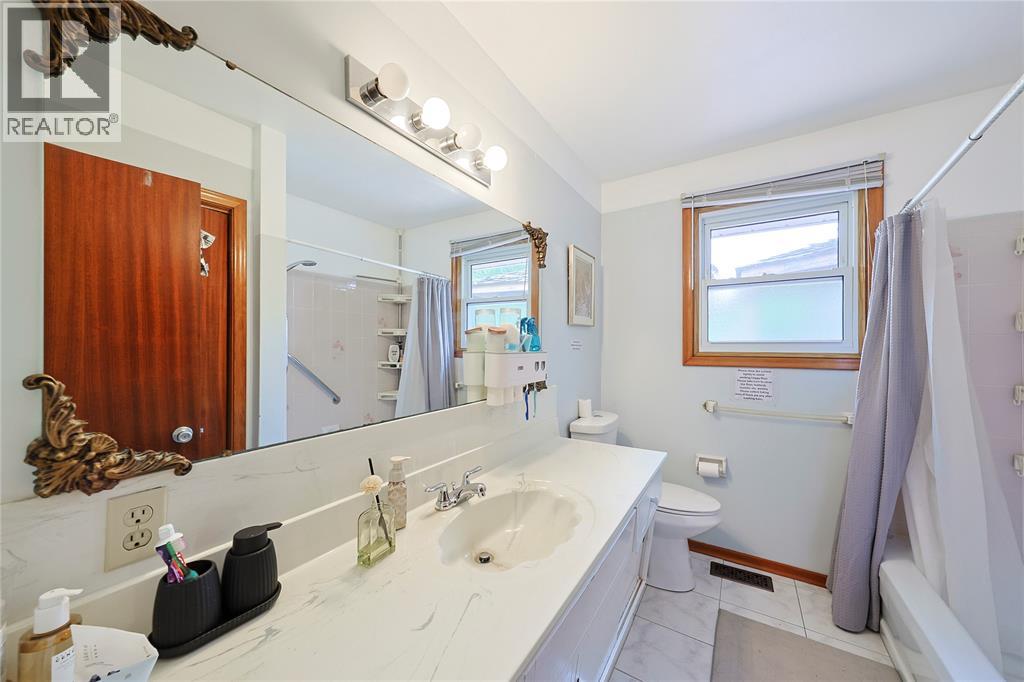880 Champlain Road Property Photo 17