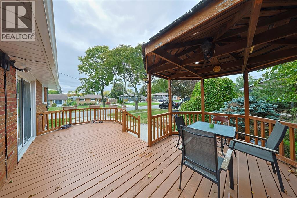 880 Champlain Road Property Photo 25