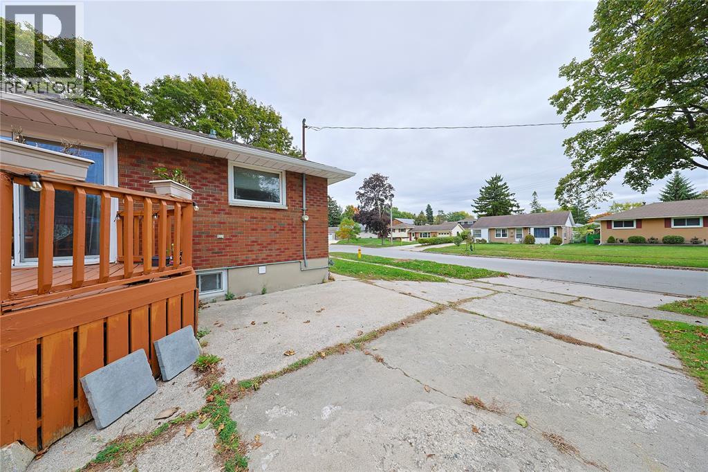 880 Champlain Road Property Photo 28