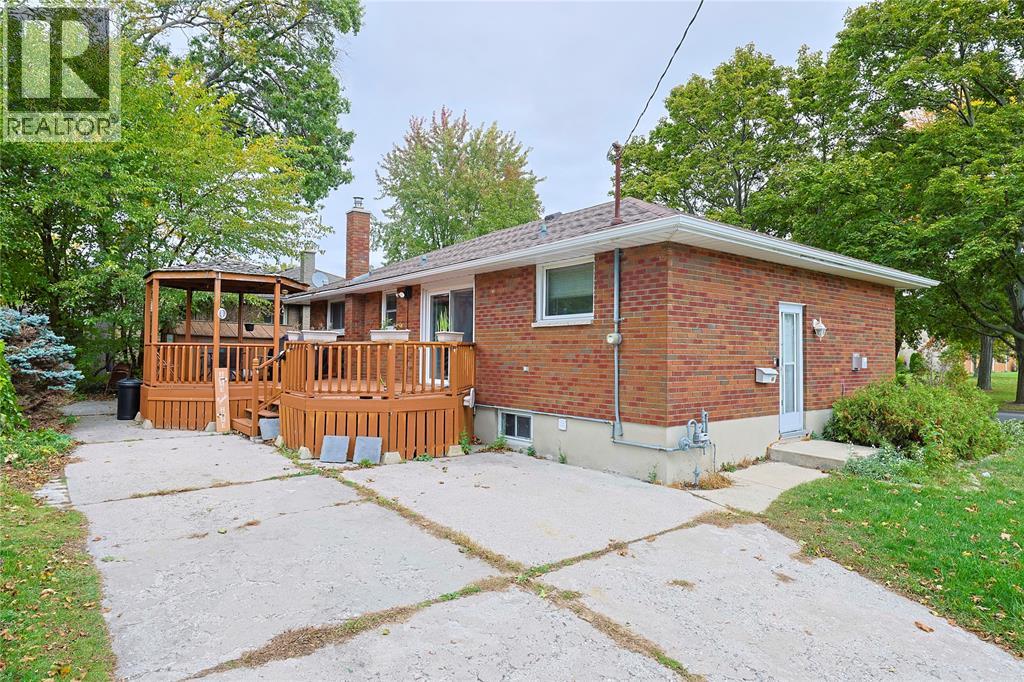 880 Champlain Road Property Photo 29