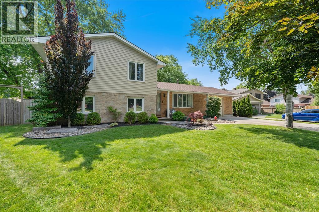 1121 Arlington Court Property Photo 3