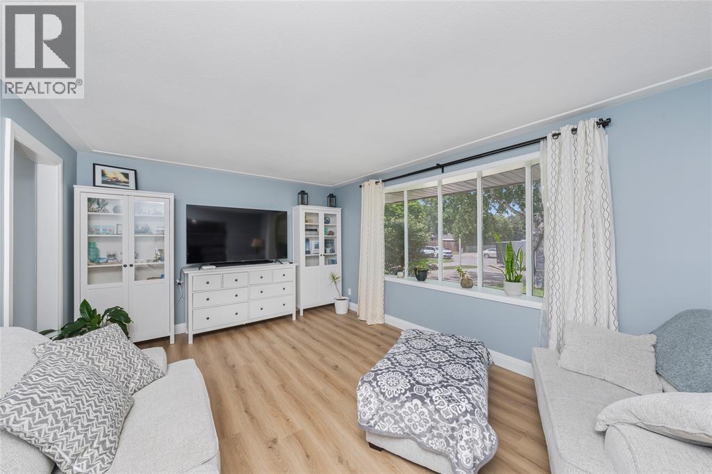 1121 Arlington Court Property Photo 4