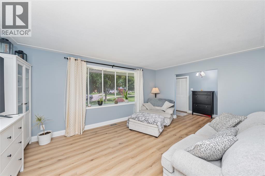 1121 Arlington Court Property Photo 5
