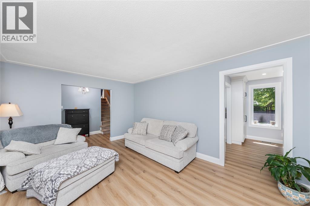 1121 Arlington Court Property Photo 6
