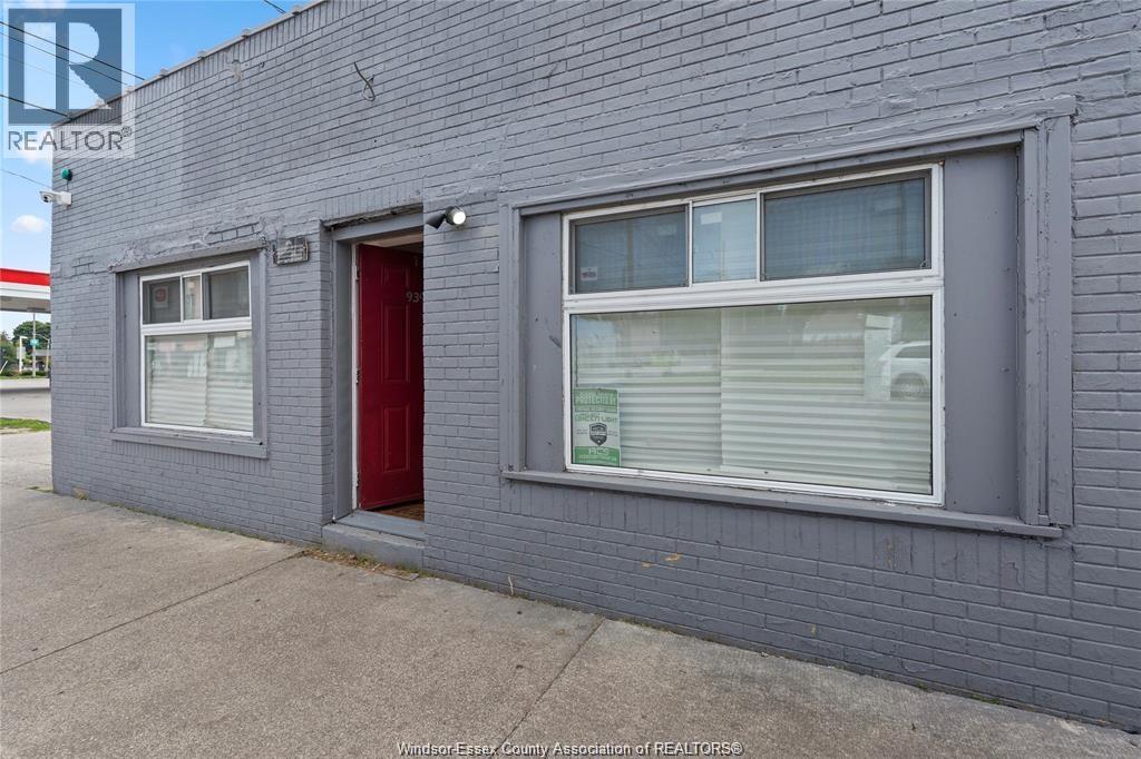 939 WYANDOTTE STREET East Property Photo 1