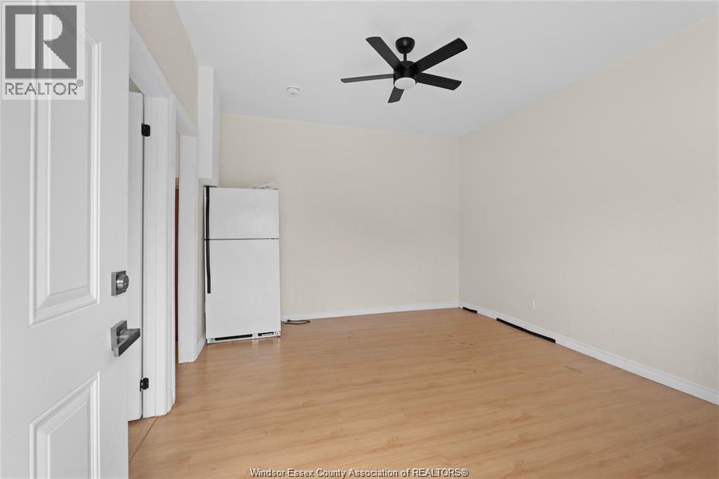 939 Wyandotte Street East Property Photo 5