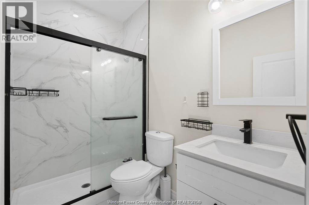 939 Wyandotte Street East Property Photo 9