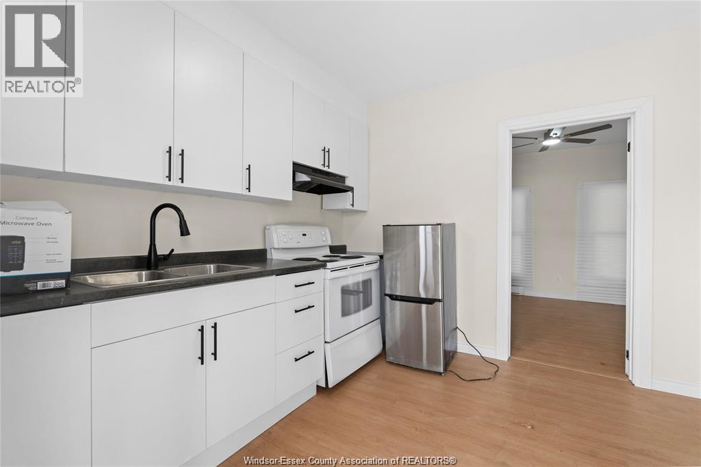 939 Wyandotte Street East Property Photo 11