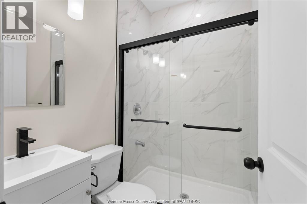 939 Wyandotte Street East Property Photo 13